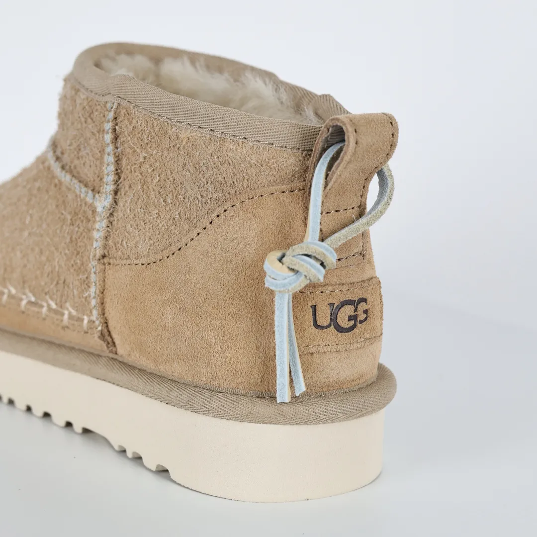 Copywriting price 💰600 The core recommendation is good price. The platform’s foreign trade is exclusively for UGG women’s snow boots 1171538. Produced by the ten-year-old brand shoemaking factory production line. Pay attention to every detail. Longfeng A-grade genuine sheep fur is integrated. It is built in full compliance with the ZP process. Size: 35 36 37 38 39 40